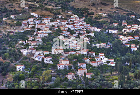 Stenies village, le lieu de naissance de nombreux armateurs renommée grecque dans l'île d'Andros, Grèce Banque D'Images