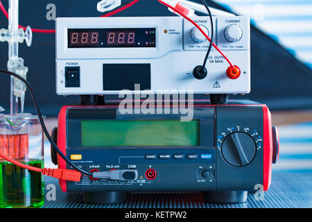 Les instruments dans le laboratoire de chimie physique Banque D'Images