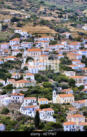 Stenies village, le lieu de naissance de nombreux armateurs renommée grecque dans l'île d'Andros, Grèce Banque D'Images