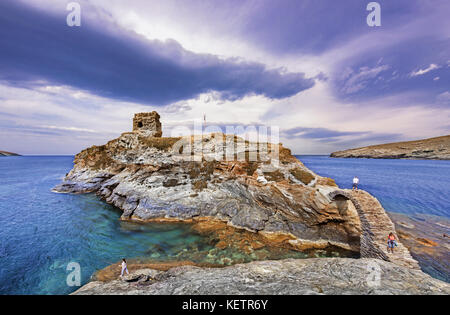 Château médiéval de Chora (Hora) Village de l'île d'Andros dans les Cyclades, Grèce Banque D'Images