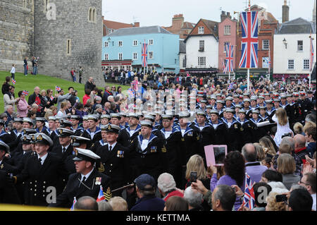 Windsor (ANGLETERRE) - 19 MAI : la parade des forces armées assiste à la parade des forces armées et à Muster le 19 mai 2012 à Windsor (Angleterre). Plus de 2500 soldats ont pris part au Jubilee Muster de Diamond dans le parc de la maison. Personnes: Défilé Des Forces Armées Réf. De Transmission: Mncuk1 Hoo-Me.com / Mediapunch Banque D'Images