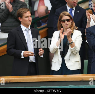 Londres, ANGLETERRE - 02 JUILLET : Catherine, duchesse de Cambridge et Prince William, duc de Cambridge, assistent au match Andy Murray contre Grigor Dimitrov sur le terrain central au cours de la neuvième journée des championnats de Wimbledon à Wimbledon le 2 juillet 2014 à Londres, Angleterre. People: Princess Beatrice De York, Dave Clark Transmission Ref: Mnc Hoo-Me.com / Mediapunch Banque D'Images
