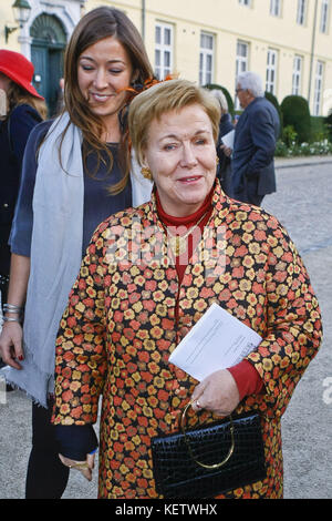 Bruxelles, BELGIQUE - 20 NOVEMBRE: Bernardo Guillermo et son partenaire Eva Prinz-Valdes assiste à la princesse Annemarie Gualtherie van Weezel et au prince Carlos de Bourbon de Parme Royal Wedding à l'Abbaye de la Cambre le 20 novembre 2010 à Bruxelles, Belgique Personnes: Princesse Christina et fille Juliana transmission Ref: MNCUK1 Hoo-Me.com / MediaPunch Banque D'Images