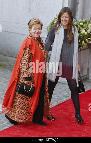 Bruxelles, BELGIQUE - 20 NOVEMBRE: Bernardo Guillermo et son partenaire Eva Prinz-Valdes assiste à la princesse Annemarie Gualtherie van Weezel et au prince Carlos de Bourbon de Parme Royal Wedding à l'Abbaye de la Cambre le 20 novembre 2010 à Bruxelles, Belgique Personnes: Princesse Christina en fille Juliana Réf. Transmission: MNCUK1 Hoo-Me.com / MediaPunch Banque D'Images