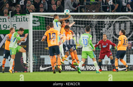 Wolfsburg, Allemagne. 22 octobre, 2017. 1. part ligue de soccer allemand, Wolfsburg, le 22 octobre 2017 uduokhai felix, wob 17 buts pour 1-1 vfl wolfsburg - tsg 1899 hoffenheim 1-1 1.allemand division Soccer League , wolfsburg au 22 octobre 2017, la saison 2017-2018 © Peter schatz / alamy live news Banque D'Images