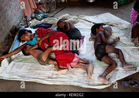 Réfugiés musulmans bengalis dans le camp de secours d'Udmari 1446, à Dhuburi. 11 août 2012. Ils souffrent de fièvre et de dysenterie crédit: Dhruba Dutta/ImagesLive/ZUMA Wire/Alamy Live News Banque D'Images