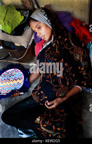 Réfugiés musulmans bengalis dans le udmari 1446 camp de secours, à dhuburi. 11e août 2012. Ils souffrent de la fièvre et de la dysenterie crédit : dhruba dutta/imageslive/zuma/Alamy fil live news Banque D'Images