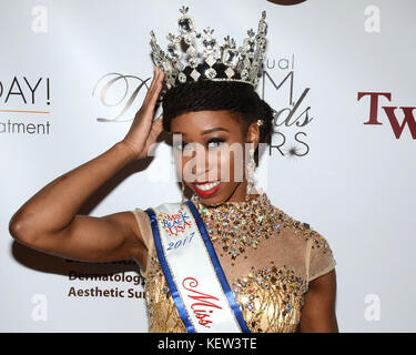 Westlake Village, Californie, États-Unis. 22 octobre 2017. DAPHNE LEE. 12e denim annuel, diamants et étoiles pour enfants avec autisme tenue à l'hôtel four Seasons. Crédit photo : Billy Bennight/AdMedia crédit : Billy Bennight/AdMedia/ZUMA Wire/Alamy Live News Banque D'Images