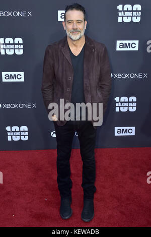 Jeffrey Dean Morgan assiste à la première saison 8 de The Walking Dead d'AMC et à la célébration du 100e épisode au Greek Theatre le 22 octobre 2017 à Los Angeles, en Californie. | Verwendung weltweit Banque D'Images