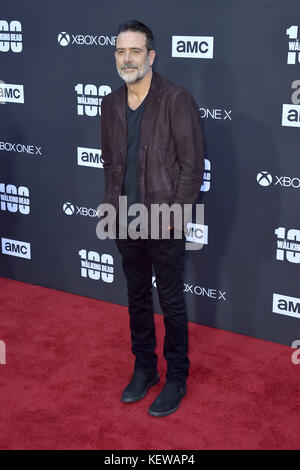 Jeffrey Dean Morgan assiste à la première saison 8 de The Walking Dead d'AMC et à la célébration du 100e épisode au Greek Theatre le 22 octobre 2017 à Los Angeles, en Californie. | Verwendung weltweit Banque D'Images