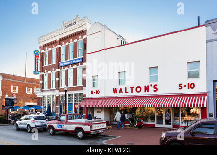 Sam Walton's premier cinq et Dime store à Bentonville, Arkansas, États-Unis - maintenant le Walmart Centre des visiteurs. Banque D'Images