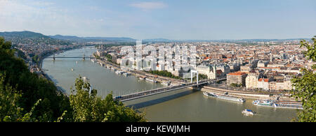 Paysage urbain panoramique horizontal de Budapest. Banque D'Images