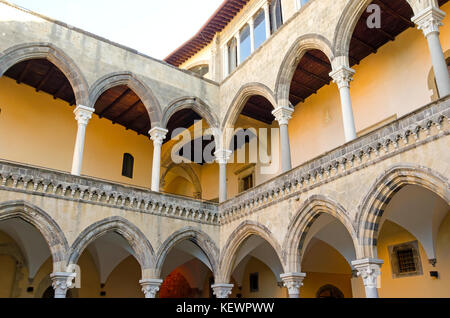 Cour intérieure du Musée National de Tarquinia Tarquinia, Viterbo, Latium, Italie Banque D'Images