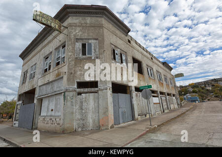 Novembre 26, 2015 Miami, arizona : bâtiment de l'hôtel abandonné dans l'ancienne ville boom minier de cuivre Banque D'Images