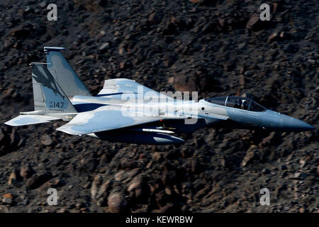 United States Air Force McDonnell-Douglas F-15C Eagle (86-147) à partir de la 144e Escadre de chasse, California Air National Guard Transition Star Wars Jedi Canyon, Death Valley National Park, California, United States of America Banque D'Images