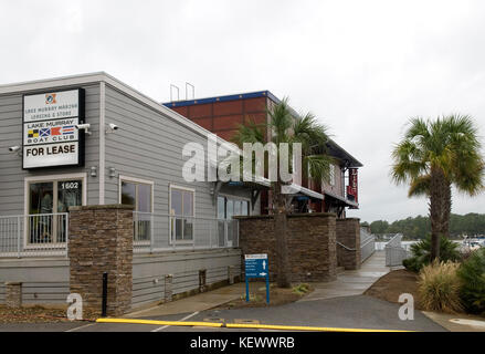 Lake Murray Boat Club and Marina, Irmo, Caroline du Sud, États-Unis.Le lac Murray est près de Columbia, Caroline du Sud et est une attraction préférée des visiteurs. Banque D'Images