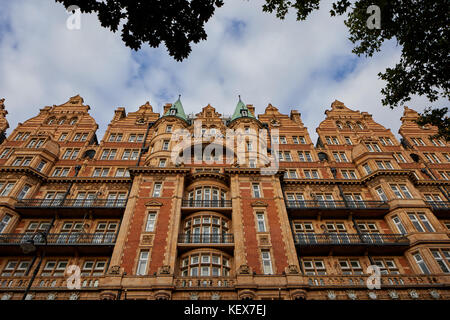 Le principal Londres anciennement kn, Russell Hotel est un hôtel cinq étoiles, situé sur la Place Russell par l'architecte Charles Fitzroy Doll à Londres l'habitant Banque D'Images