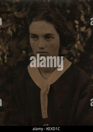 Ce titre fait référence à Ekaterina Savova Nenova, peut-être une personne liée à un événement ou un projet important. Un contexte supplémentaire est nécessaire pour comprendre leur rôle ou leur impact. Banque D'Images