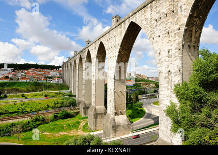 L'aqueduc du XVIIe siècle (Aqueduto das Águas Livres) de Lisbonne. Portugal Banque D'Images