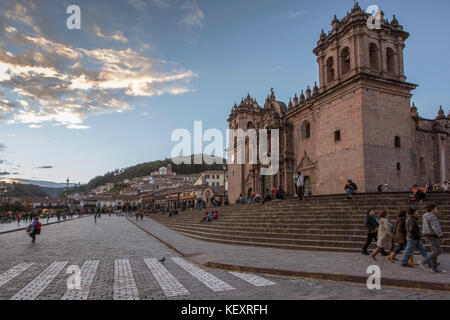 Photographie de la place Plaza de Armas à l'aube à Cusco, Pérou Banque D'Images