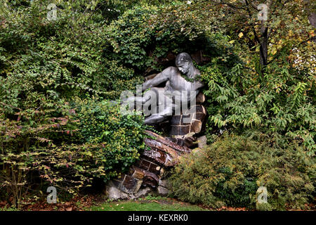 L'effort, par Pierre Roche, Jardin du Luxembourg. Pierre Roche 1855 - 1922 ( Pierre Henry Ferdinand Massignon ) était un sculpteur, peintre, céramiste, et médaillé olympique. Paris France Français Banque D'Images