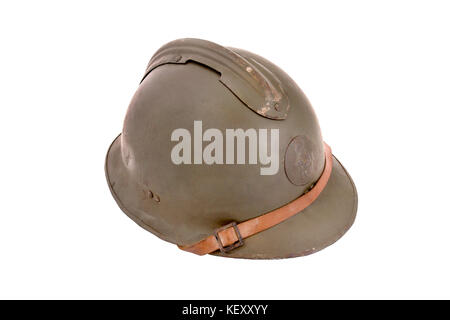 La France à la bataille de la deuxième guerre mondiale casque français. (M-26)(1926). norme française casque de combat pendant la seconde deux (aussi appelé casque adrian) sur l'emblème. Banque D'Images