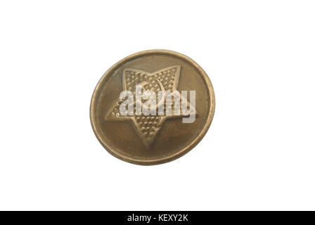 Bouton à partir de l'armée soviétique (URSS). uniforme sur bouton - Star avec symbole soviétique faucille - et d'un marteau. (Sickle - farmer, marteau - travailleur). Chemin sur blanc ba Banque D'Images