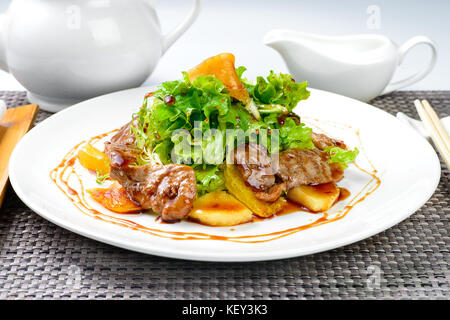 Salade aux oeufs et coréen fruits de mer Banque D'Images