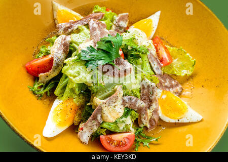 Salade coréenne avec viande et d'œufs Banque D'Images