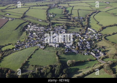 Une vue aérienne du village de Ugborough et ses environs campagne du Devon Banque D'Images