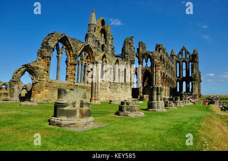 L'abbaye de Whitby est une abbaye bénédictine qui a été réduite à son état actuel par Henry viii en1540 assistée par le bombardement de lui par un cuirassé allemand Banque D'Images