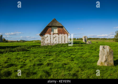 Grange de chaume restauré dans le village d'Avebury, Wiltshire. Banque D'Images