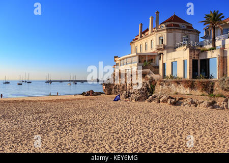 Cascais, Portugal - circa octobre 2016 : la plage Praia da Conceicao à Cascais, Portugal Banque D'Images