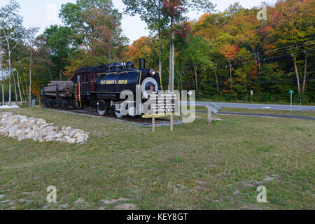 La branche est & Lincoln railroad porter 50 tonnes moteur réservoir selle locomotive sur l'affichage à loon mountain, New Hampshire. Banque D'Images