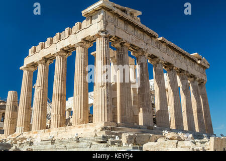 Le Parthénon est un ancien temple, sur l'acropole d'Athènes dédié à la déesse Athéna, que le peuple d'Athènes, considérée comme leur patron. Banque D'Images