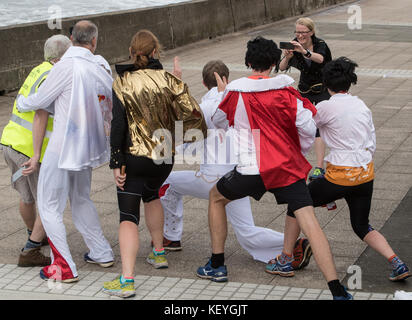 Les fans d'Elvis et les artistes en hommage au Porthcawl Elvis Festival 2017. Les interprètes chantent dans la compétition Best Festival Elvis et jouent des vitrines dans les pubs et hôtels locaux avec : atmosphère où : Porthcawl, Royaume-Uni quand : 23 Sep 2017 crédit : John Rainford/WENN.com Banque D'Images