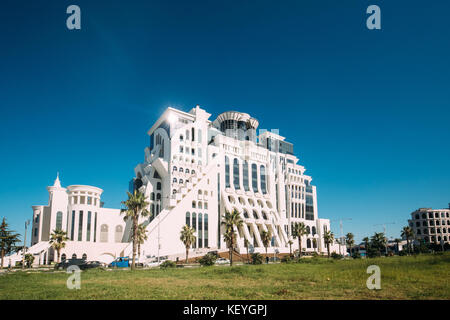 Batoumi, Adjara, Géorgie. Vue de l'hôtel à Batumi construit sur la côte de la mer Noire dans la journée d'été ensoleillée Banque D'Images