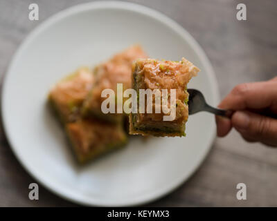 Les baklavas, tradition turque dessert sur assiette, concept ramadan Banque D'Images