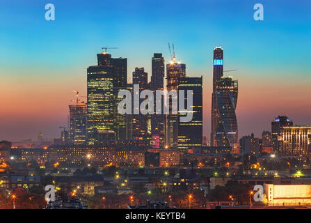 Vue de dessus du Moscow City skyline at night Banque D'Images