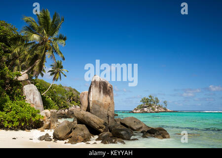Les Seychelles, Mahe, Anse Royale, Ile Souris, plage, la formation de la roche de granit sculpté par la mer Banque D'Images