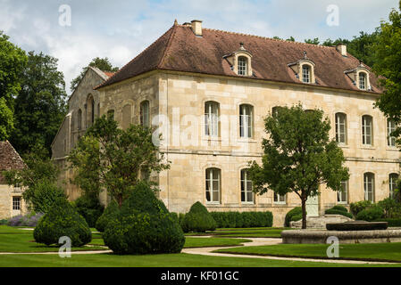 Vue de la célèbre abbaye cistercienne de Fontenay, site du patrimoine mondial de l'Unesco depuis 1981, bourgogne, france, europe. Banque D'Images