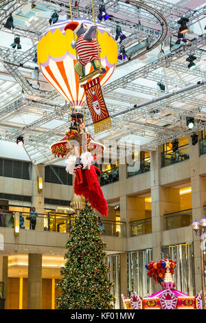 Décorations de Noël sur le thème du cirque dans un centre commercial de luxe à hong kong Banque D'Images