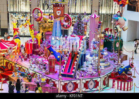 Décorations de Noël sur le thème du cirque dans un centre commercial de luxe à hong kong Banque D'Images