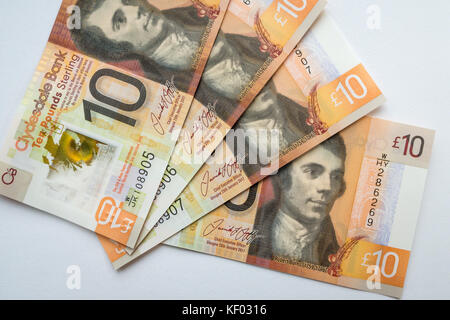 Close up polymère plastique Clydesdale Bank Scottish 10 livres £10 billets avec portrait de Robert Burns sur fond blanc Banque D'Images