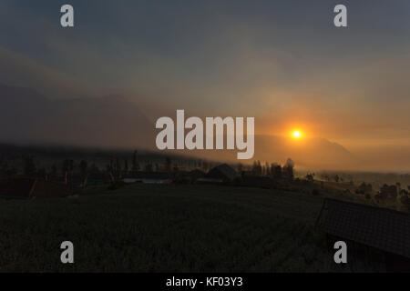 Cemoro Lawang sunrise en Indonésie près du Mont Bromo Banque D'Images