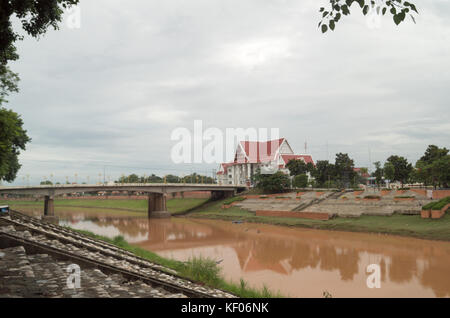 Visite à la Temple de Phitsanulok Banque D'Images