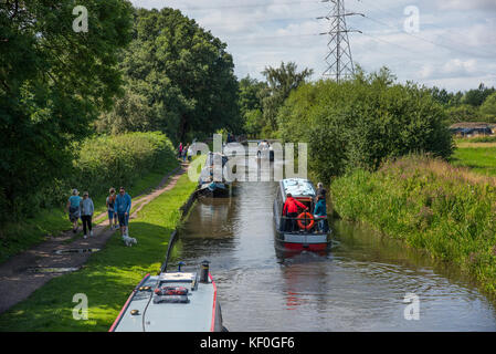 Bateaux-canaux sur le canal Trent et Mersey près de Mercia Marina, Willington, Derbyshire. Banque D'Images