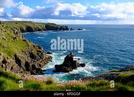 Felsformation Dame irlandaise und Land's End, Cornwall, Angleterre, Iles Banque D'Images