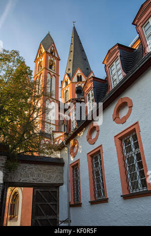 Cathédrale Saint George (Limburger Dom) à Limburg an der Lahn, Allemagne, vue depuis la cour du château de Limbourg (Limburger Schloss) Banque D'Images