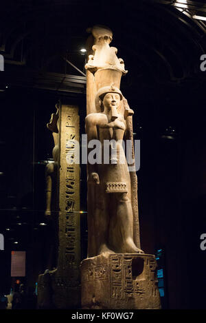 Turin. L'Italie. Portrait statue de pharaon égyptien Seti II portant une couronne atef. Museo Egizio (Musée Égyptien) Banque D'Images